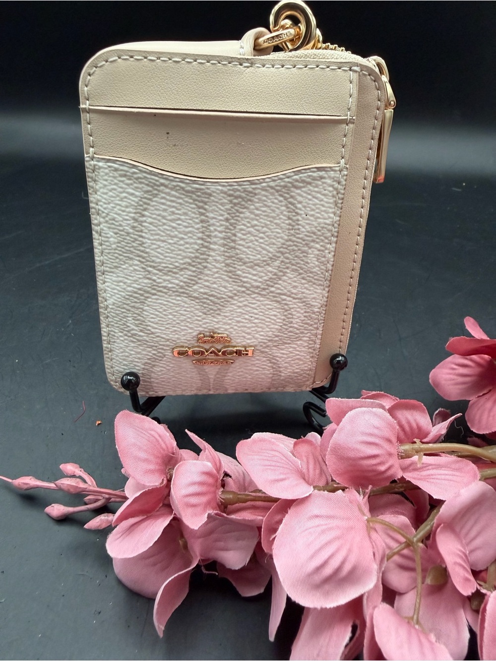 COACH Sketch Pebble Leather Zip Card Case in Light Cream and Ivory